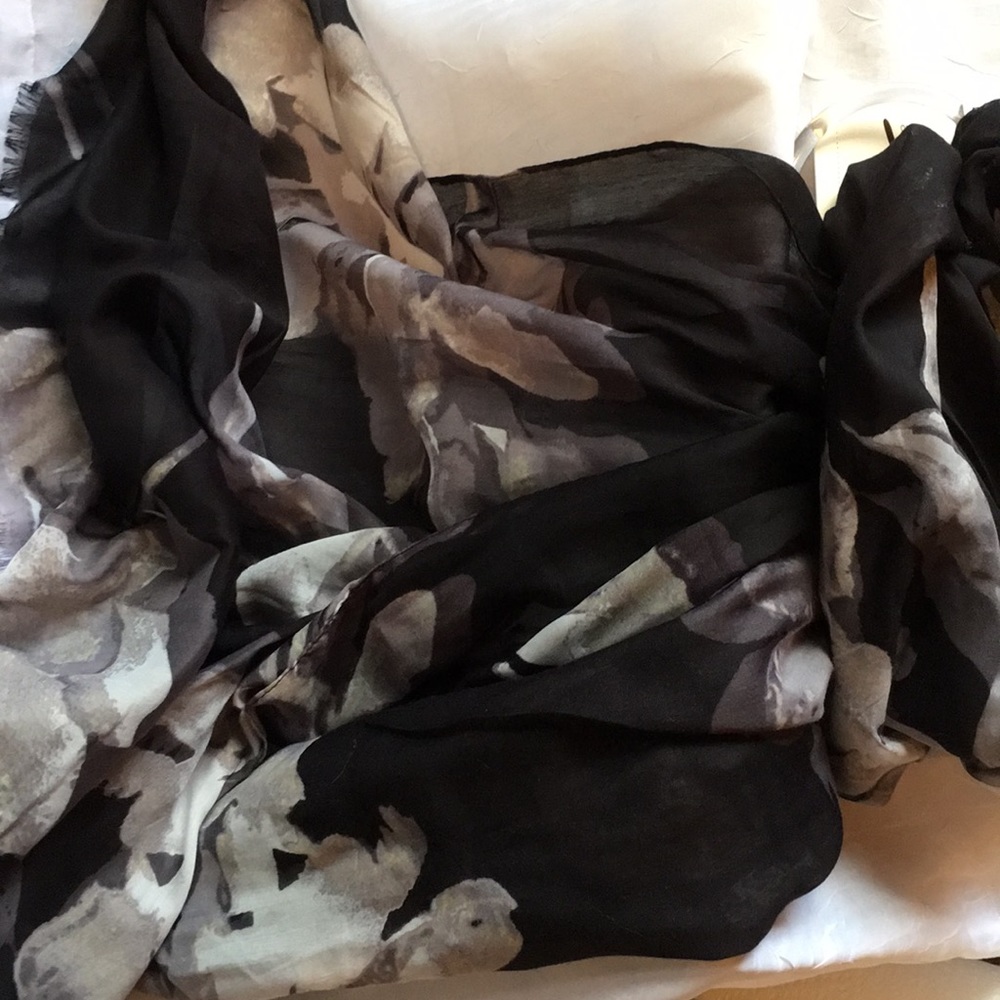 NWT Thin Spring Floral Shiny Scarf